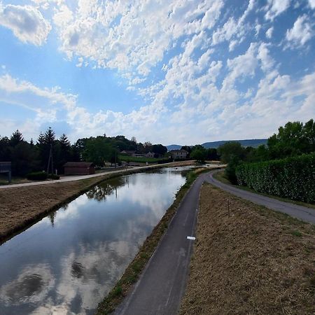 Aupres Du Lavoir Remigny Eksteriør bilde